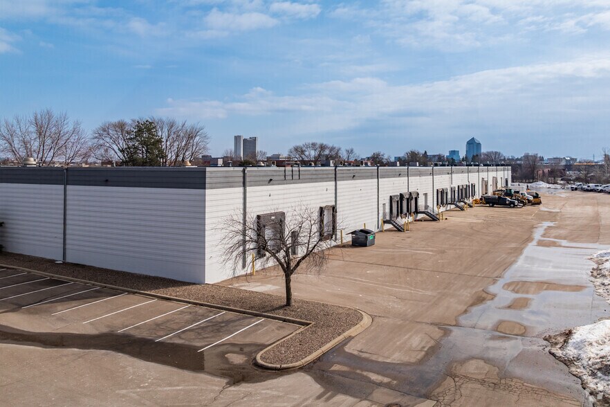 7400-7490 Bush Lake Rd, Edina, MN à louer - Photo de l’immeuble – Image 2 sur 9