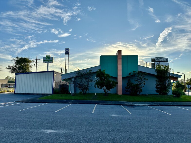 2770 I-10 E, Beaumont, TX à louer - Photo de l’immeuble – Image 2 sur 5