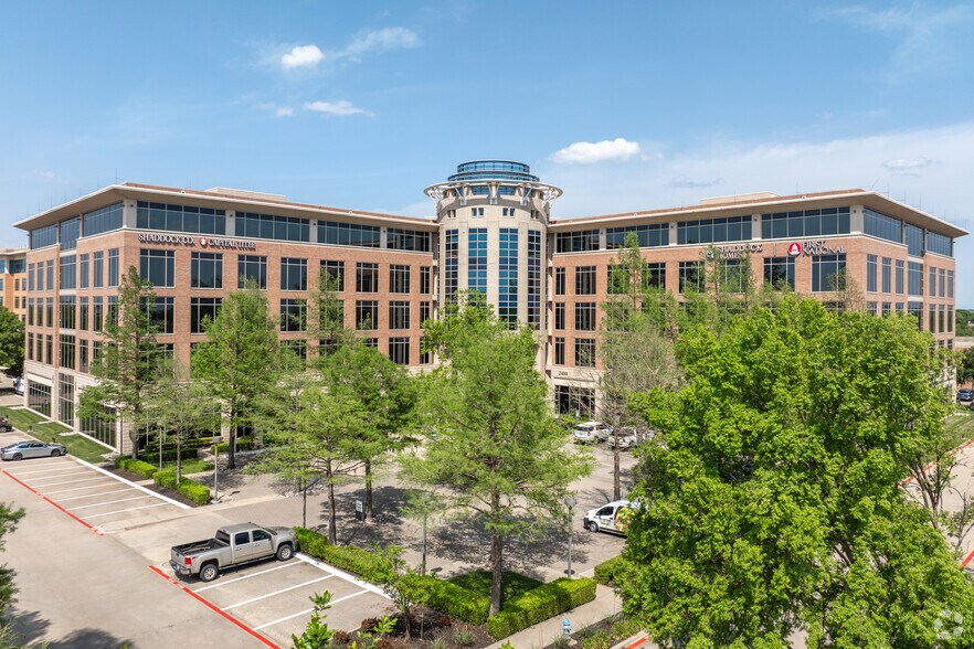 2400 N Dallas Pky, Plano, TX à louer - Photo de l’immeuble – Image 1 sur 46