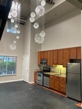 620 Glen Iris Dr NE, Atlanta, GA à louer Photo de l’immeuble– Image 2 sur 12