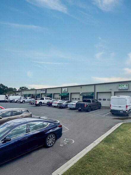 616 E Westinghouse Blvd, Pineville, NC à louer - Photo principale – Image 1 sur 1