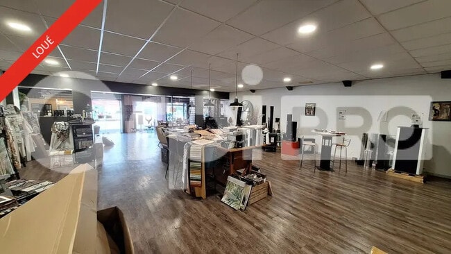 Plus de détails pour Local commercial à louer