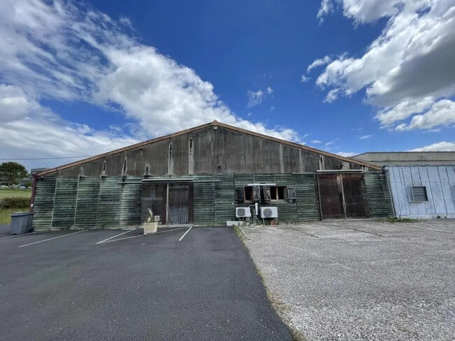 Plus de détails pour Local d’activités à vendre