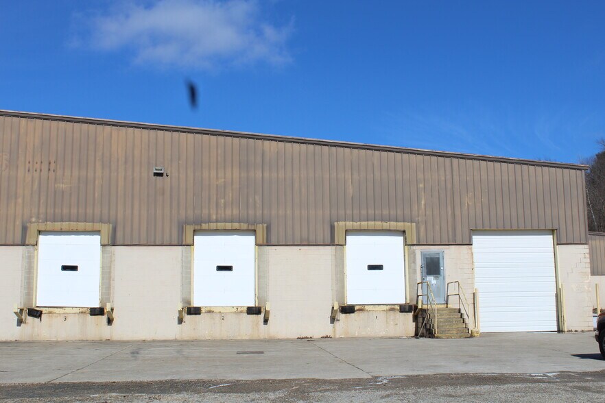 9702 Iron Point Rd SE, Shawnee, OH à louer - Photo de l’immeuble – Image 3 sur 5