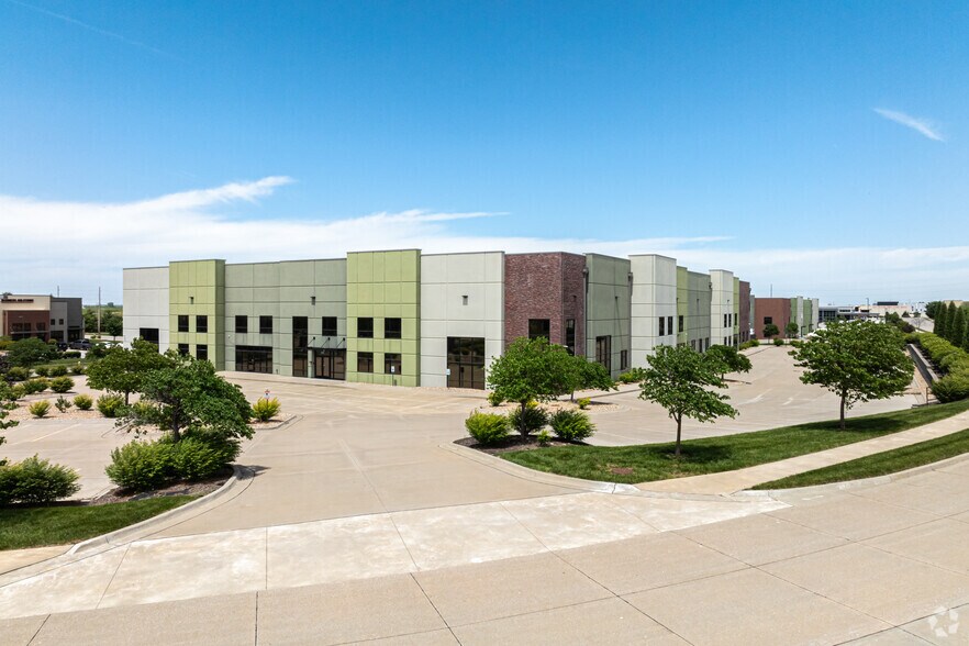 2620 NE McBaine Dr, Lees Summit, MO à louer - Photo de l’immeuble – Image 2 sur 8