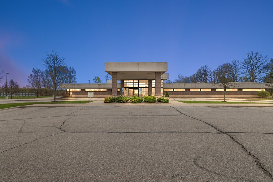 1794 N Lapeer Rd, Lapeer, MI à vendre - Photo de l’immeuble – Image 2 sur 98