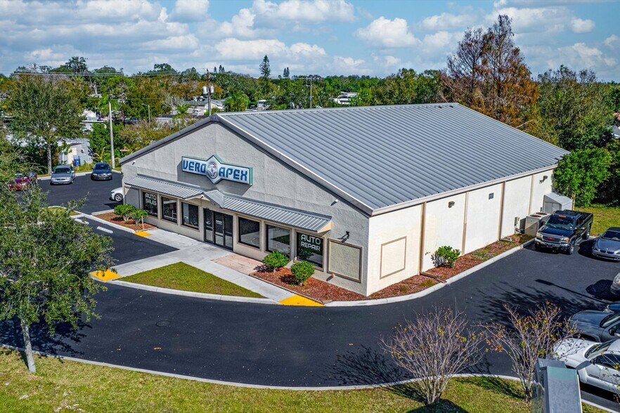 2106 S US Highway 1, Vero Beach, FL à vendre - Photo de l’immeuble – Image 2 sur 22