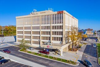 Plus de détails pour 2323 N Mayfair Rd, Milwaukee, WI - Bureau à louer