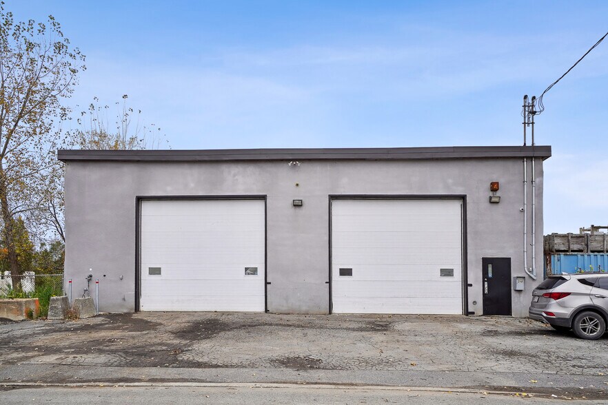 290 Rue Quinlan, Montréal, QC à vendre - Photo de l’immeuble – Image 1 sur 13