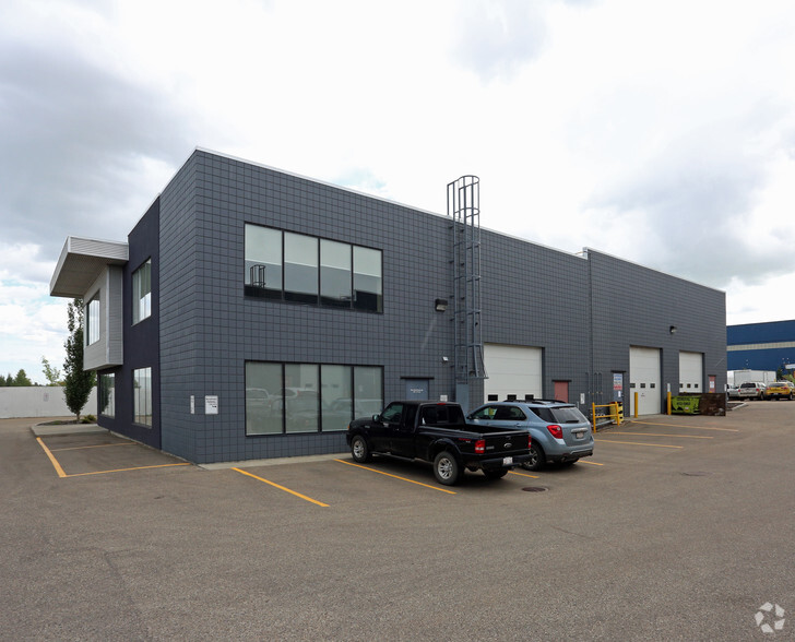 7327 Roper Rd NW, Edmonton, AB à louer - Photo de l’immeuble – Image 2 sur 3