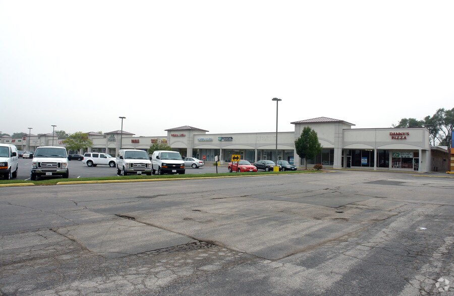 500-558 E North Ave, Glendale Heights, IL à louer - Photo de l’immeuble – Image 2 sur 9