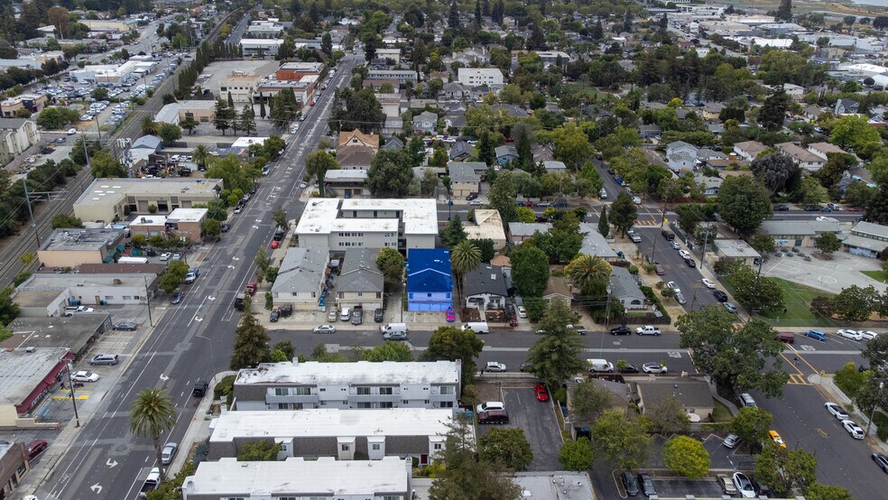 217 Alden St, Redwood City, CA à vendre - Photo de l’immeuble – Image 3 sur 19