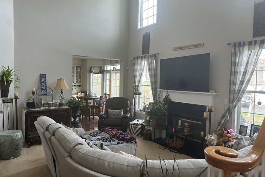 4 Augusta Ct, Monroe, NY à vendre - Photo de l’immeuble – Image 2 sur 3