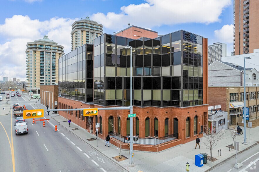750 11th St SW, Calgary, AB à louer - Photo de l’immeuble – Image 1 sur 5