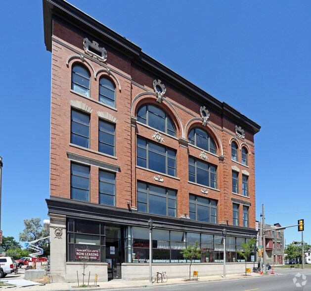 611 W National Ave, Milwaukee, WI à louer - Photo de l’immeuble – Image 3 sur 12