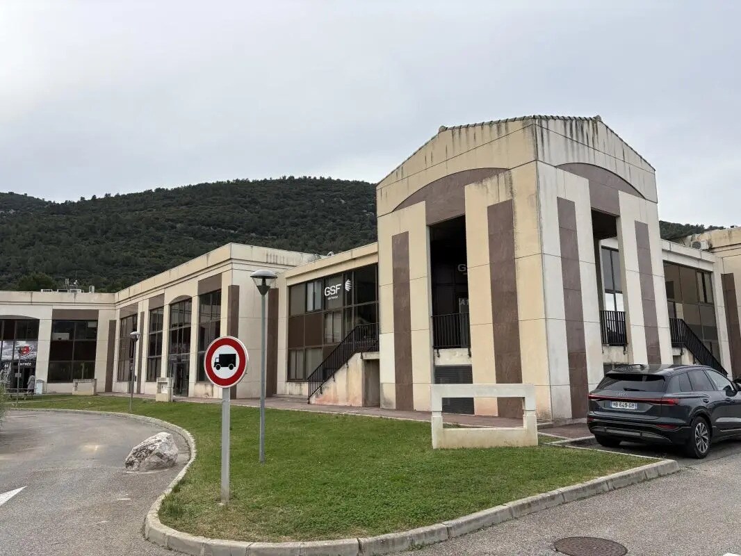 Bureau dans Gémenos à louer Photo de l’immeuble– Image 1 sur 37