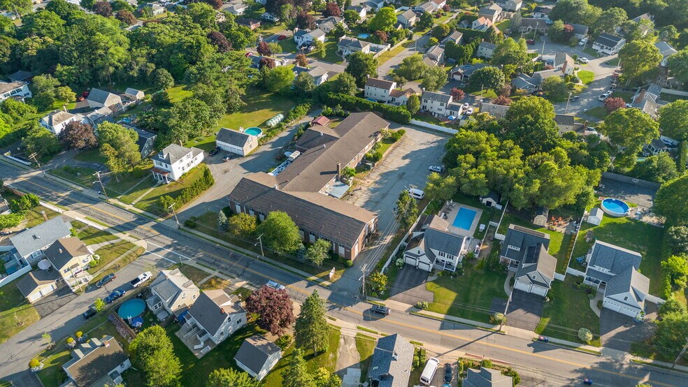 1123 Rockdale Ave, New Bedford, MA à vendre - Photo principale – Image 1 sur 61
