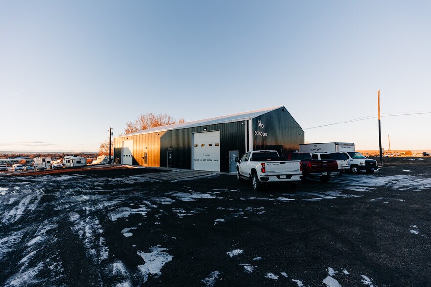 1128 25th Ave NE Ave, Black Eagle, MT à vendre - Photo de l’immeuble – Image 2 sur 10