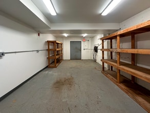 554 Main St, Oakville, CT à louer Photo intérieure– Image 2 sur 3