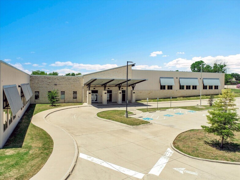 700 Stadium Dr, Georgetown, TX à vendre - Photo de l’immeuble – Image 1 sur 17