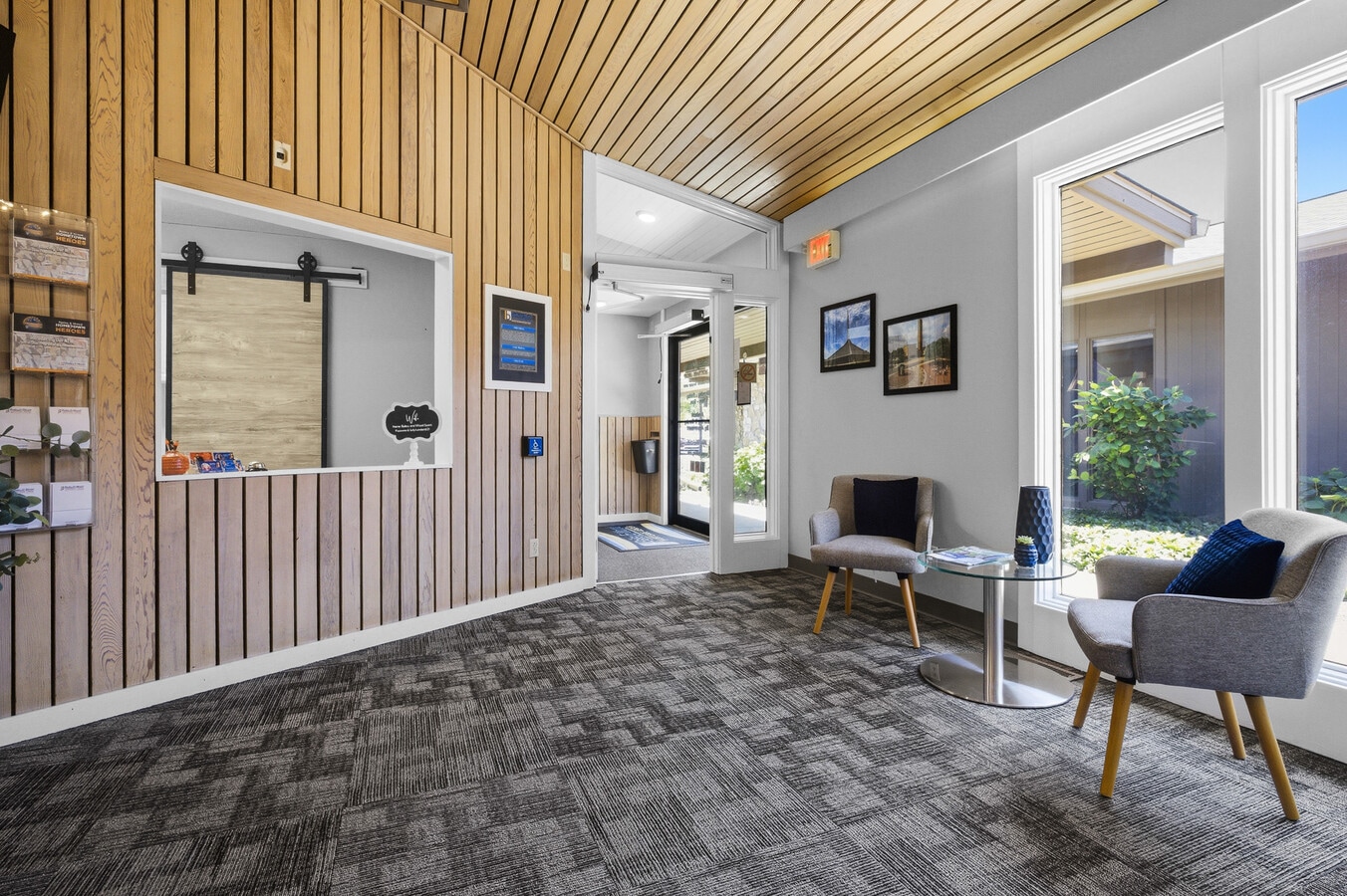 360 Plaza Dr, Columbus, IN 47201 - Lot B - - Photo intérieure - Image 1 of 18