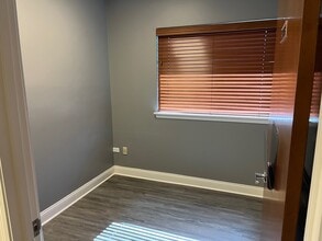 4003 Plainfield-Naperville Rd, Naperville, IL à louer Photo intérieure– Image 1 sur 1