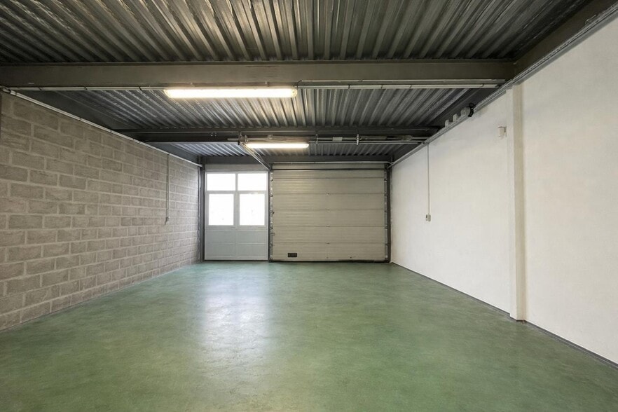 Local d'activités dans Les Essarts-le-Roi à vendre - Photo intérieure – Image 3 sur 6
