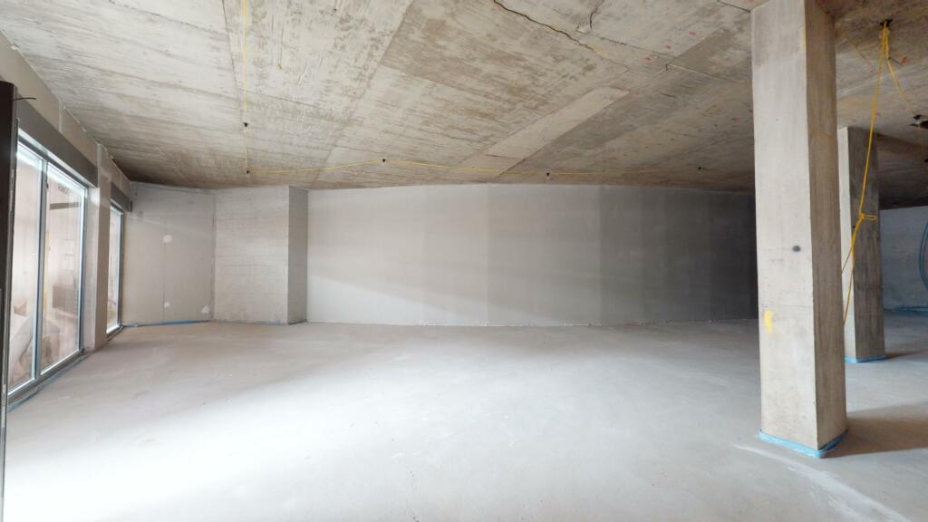 569-571 High Rd, Ilford, LND IG3 8EE - Lot Ground - - Photo intérieure - Image 2 of 3
