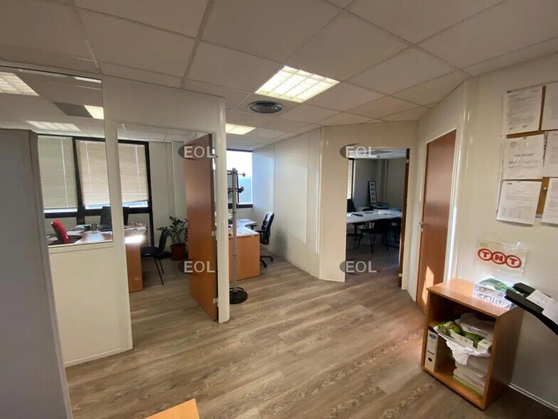 Bureau dans Vitrolles à louer - Photo de l’immeuble – Image 2 sur 5