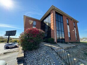 4171-4193 Crescent Dr, Saint Louis, MO à louer Photo de l’immeuble– Image 1 sur 31