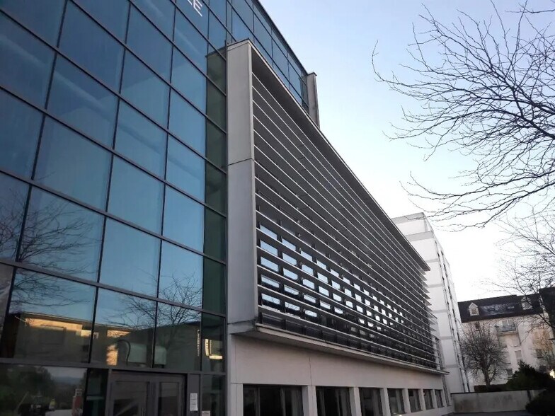 Bureau dans Rouen à louer - Photo de l’immeuble – Image 1 sur 12