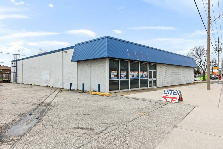 2275 Tecumseh Rd W, Windsor, ON à vendre - Photo principale – Image 1 sur 30