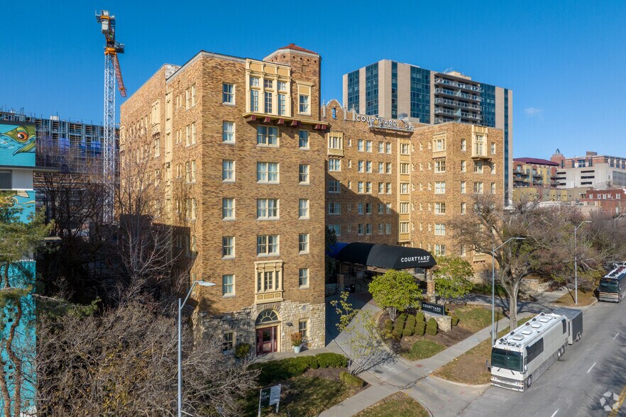 4600 J C Nichols Pky, Kansas City, MO à louer - Photo de l’immeuble – Image 1 sur 8