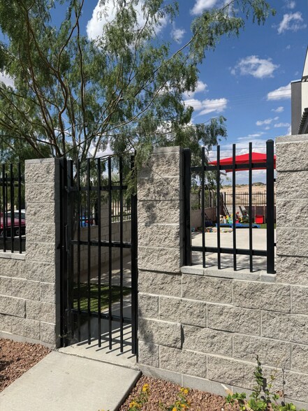 1351 N Zaragoza Rd, El Paso, TX à vendre - Photo de l’immeuble – Image 3 sur 8