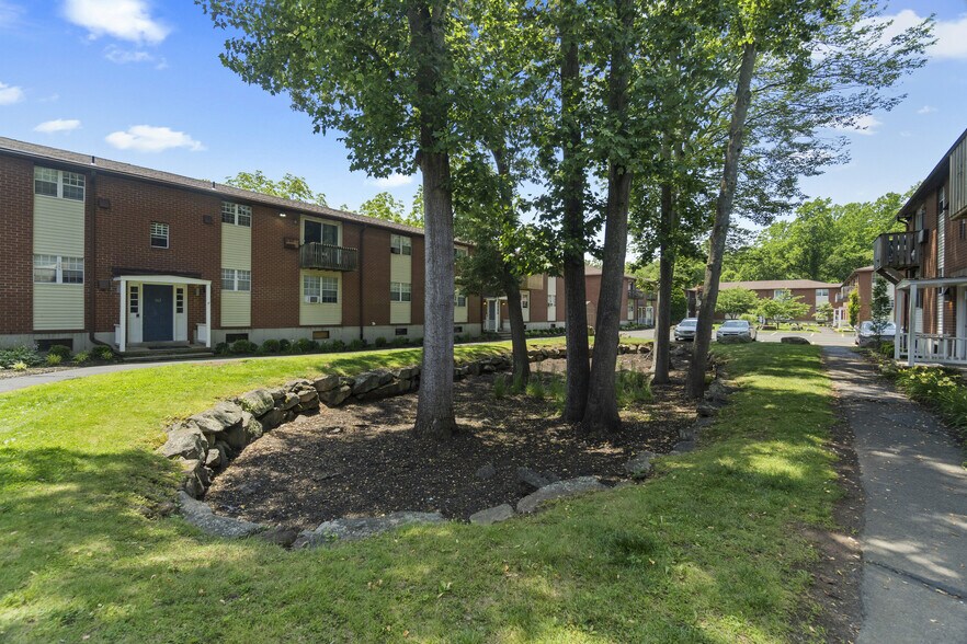 162-164 Coe Ave, East Haven, CT à vendre - Photo de l’immeuble – Image 1 sur 23