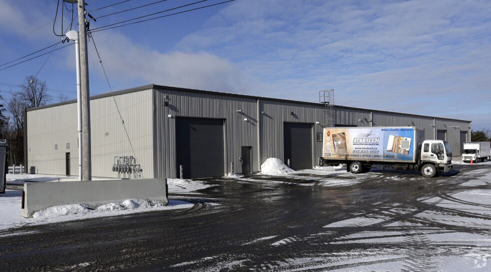 1035 Moodie Dr, Nepean, ON à louer - Photo de l’immeuble – Image 2 sur 3