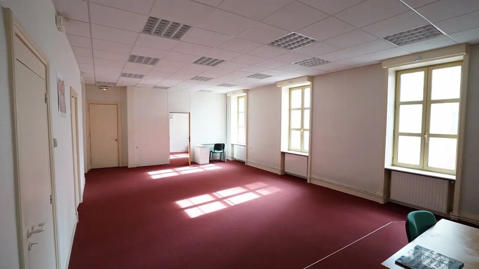 Bureau dans Roanne à louer - Photo de l’immeuble – Image 2 sur 6