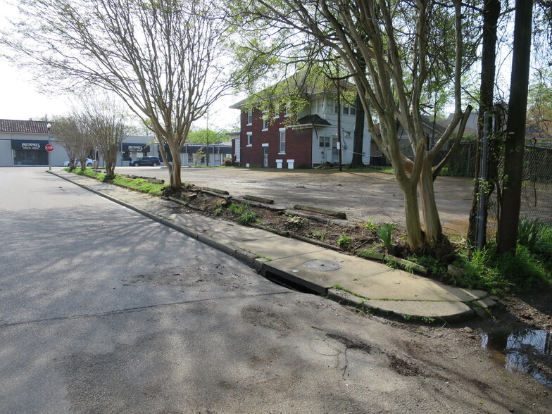 871 S Cooper St, Memphis, TN à louer - Photo de l’immeuble – Image 3 sur 11