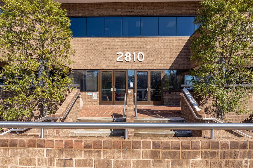 2810 N Parham Rd, Richmond, VA à louer - Photo de l’immeuble – Image 3 sur 6