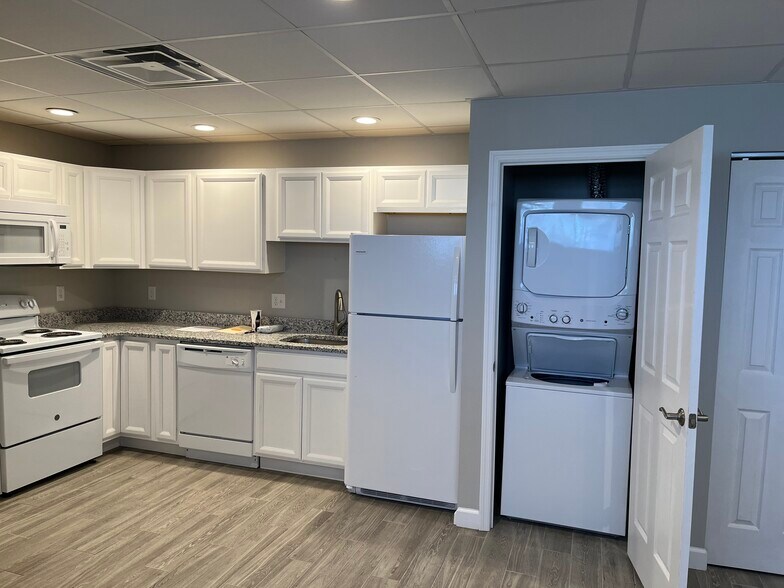 5843 Harrison Ave, Cincinnati, OH à vendre - Photo de l’immeuble – Image 2 sur 8