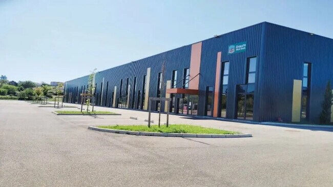 Plus de détails pour La Cruzille, Villefontaine - Local d’activités à vendre