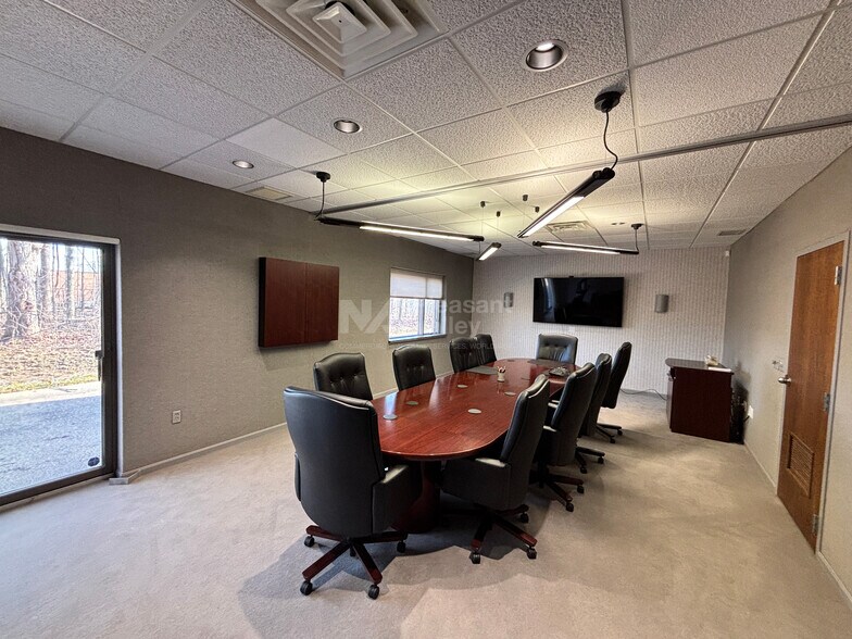 2285 E Enterprise Pky, Twinsburg, OH à louer - Photo de l’immeuble – Image 3 sur 5