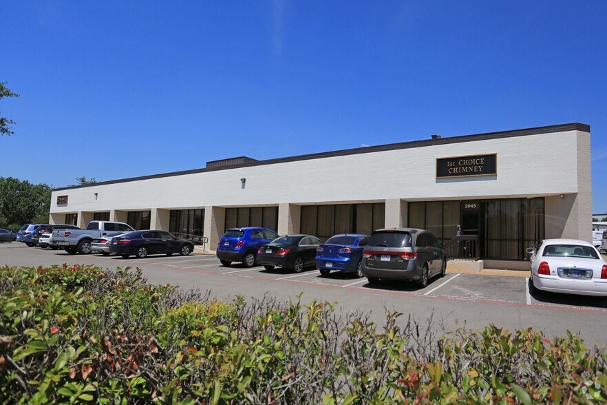 2108-2110 Hurd Dr, Irving, TX à louer - Photo principale – Image 2 sur 4