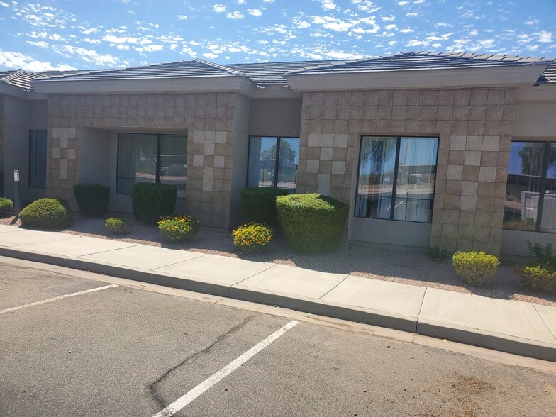 7165 E University Dr, Mesa, AZ à vendre - Photo de l’immeuble – Image 3 sur 7