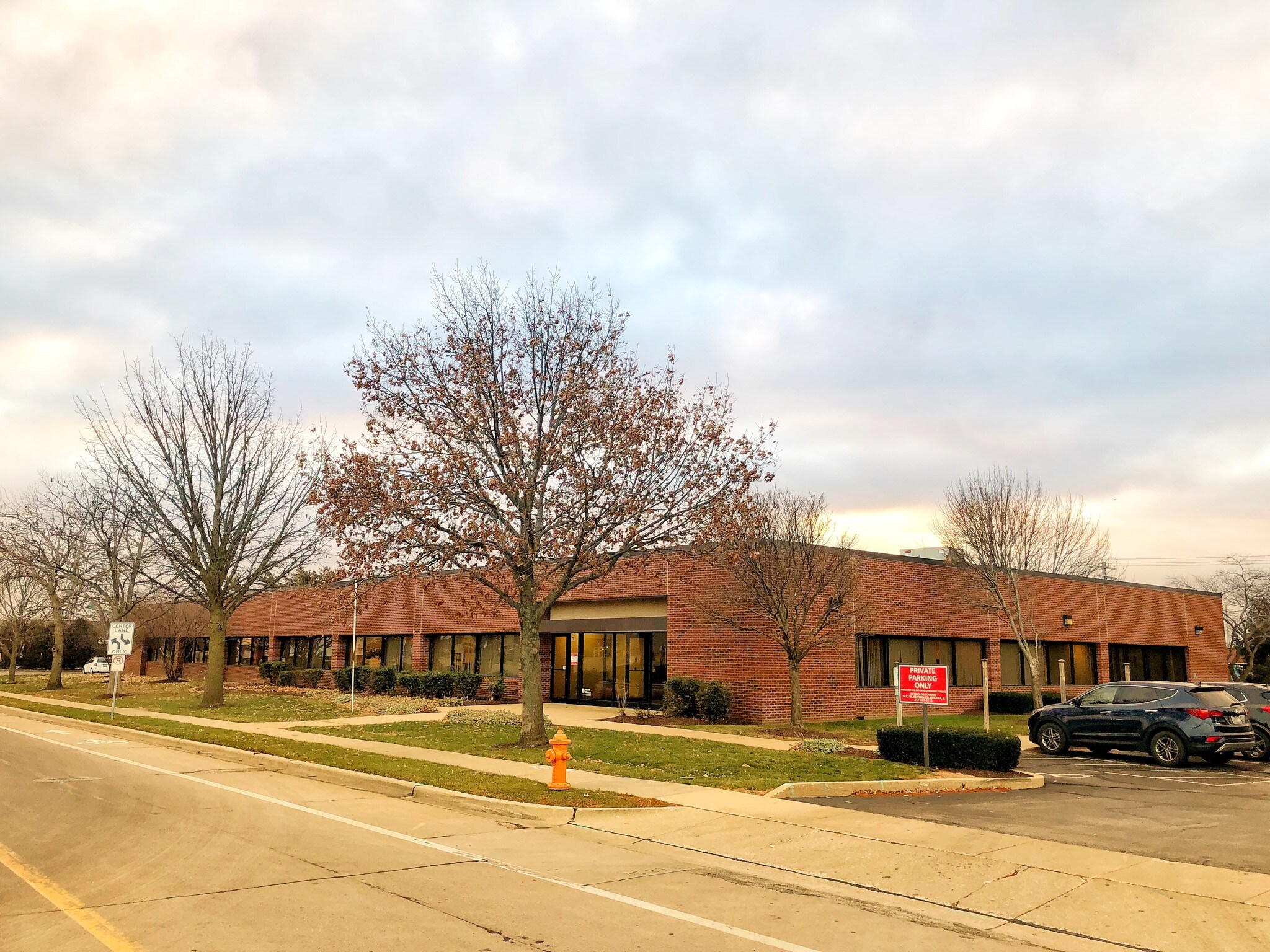 201 Devonshire Dr, Champaign, IL à louer Photo de l’immeuble– Image 1 sur 10