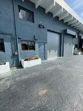 12552-12572 NE 14th Ave, North Miami, FL à louer Photo de l’immeuble– Image 1 sur 1