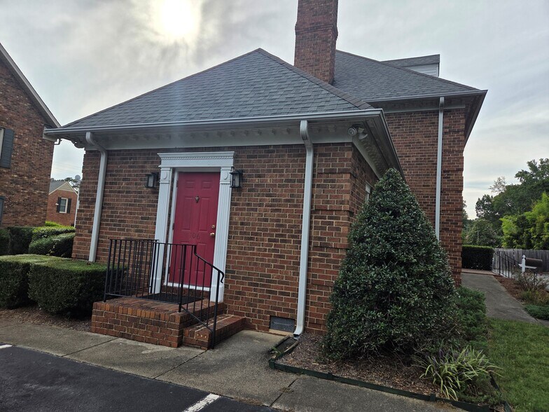 5511 Monroe Rd, Charlotte, NC à vendre - Photo de l’immeuble – Image 3 sur 15