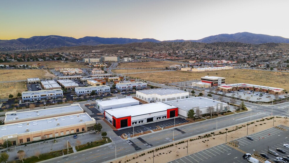 632 Auto Center Dr, Palmdale, CA à vendre - Photo de l’immeuble – Image 3 sur 14