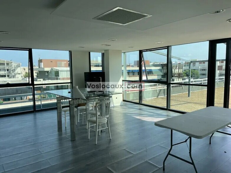 Bureau dans Saint-Laurent-du-Var à louer - Photo de l’immeuble – Image 1 sur 5