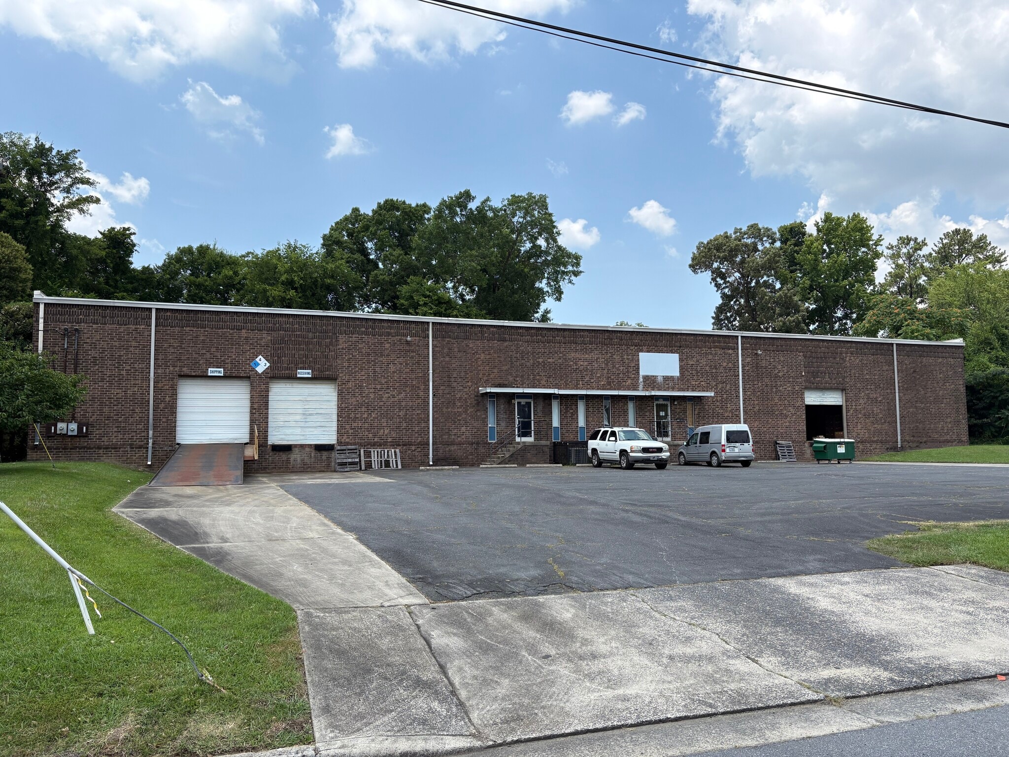 515-517 Enterprise Dr, Charlotte, NC à louer Photo de l’immeuble– Image 1 sur 4